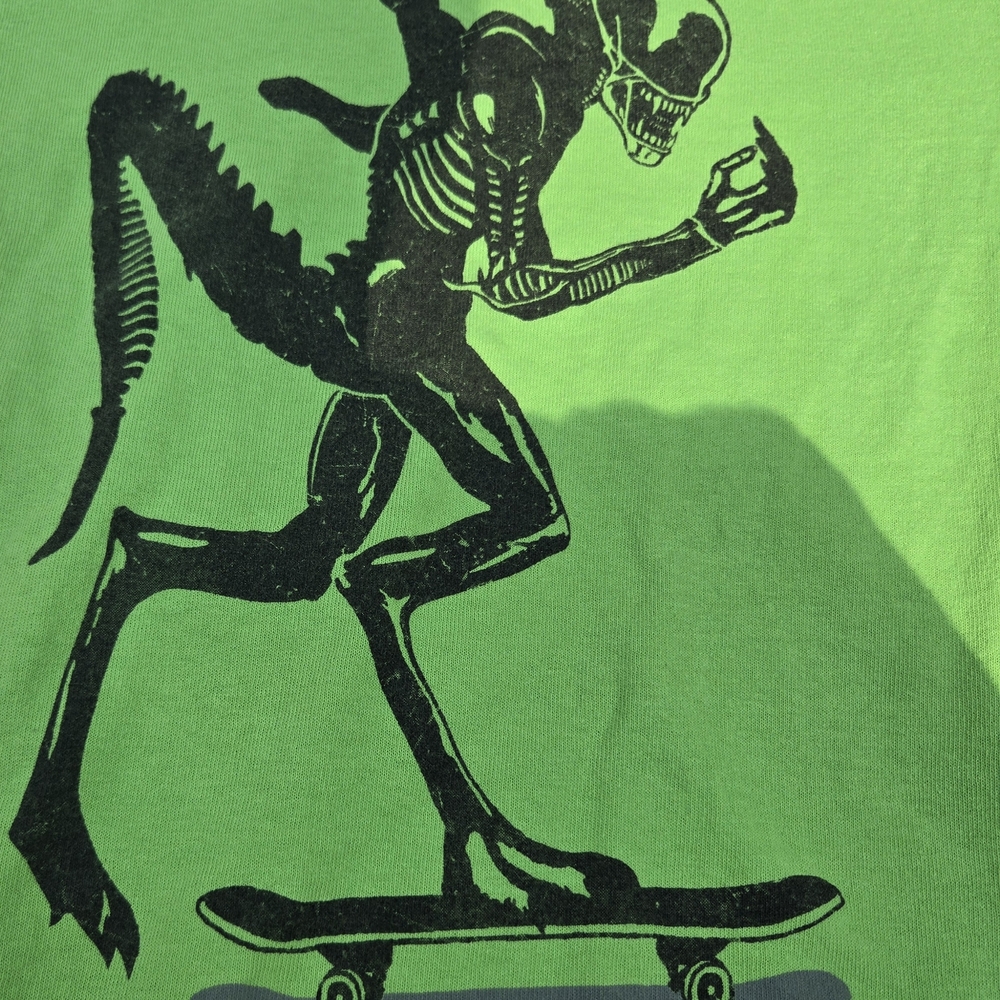 Green XENOMORPH ALIEN MOVIE Skateboarding T-Shirt